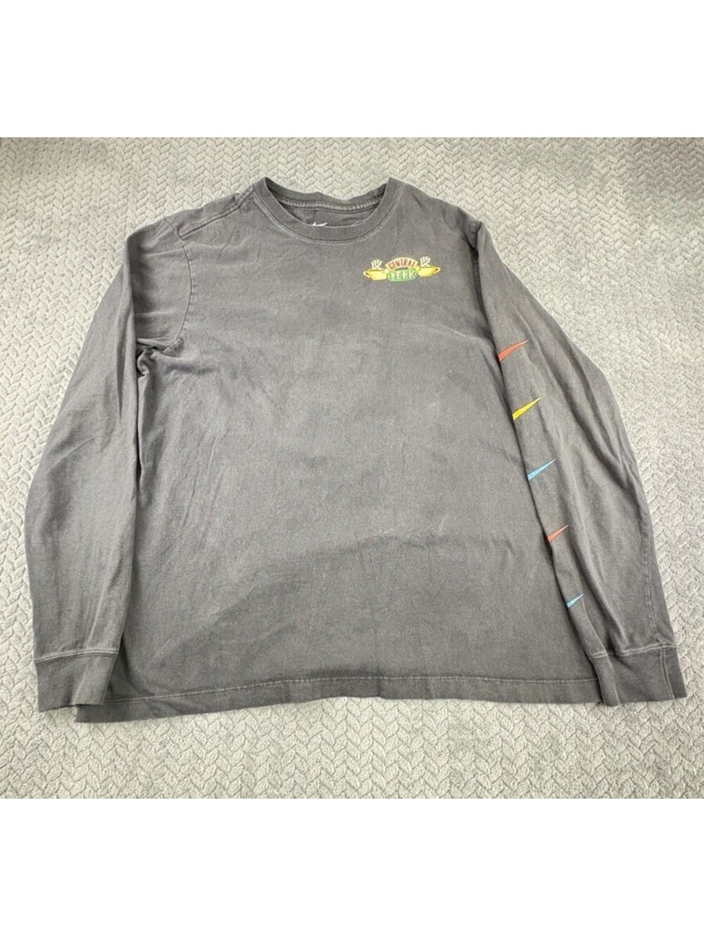 Nike Friends Central Perk Long Sleeve Graphic T-Shirt Black Mens Large (0156)
